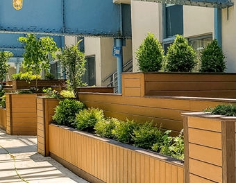 Comment les clients choisissent-ils les accessoires pour les terrasses bois-plastique